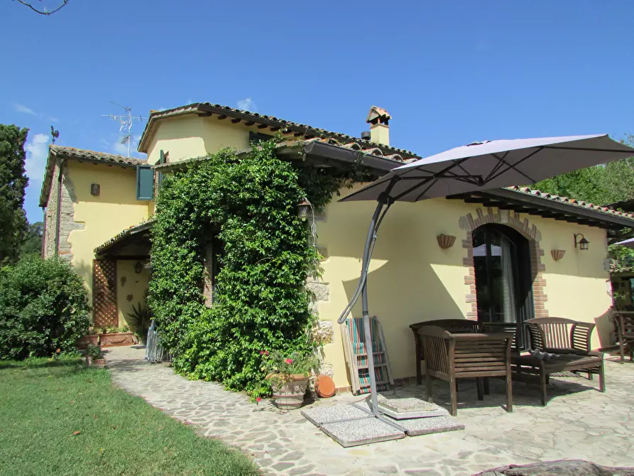 Immagine 1 di Casa indipendente in vendita  a Todi