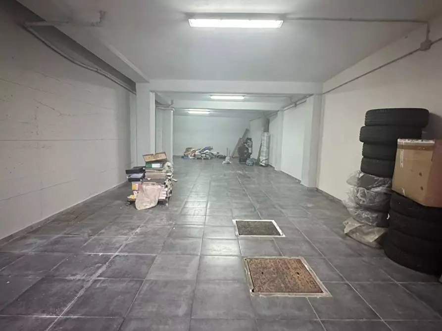 Immagine 8 di Garage in vendita  in via vittorio veneto a Monopoli