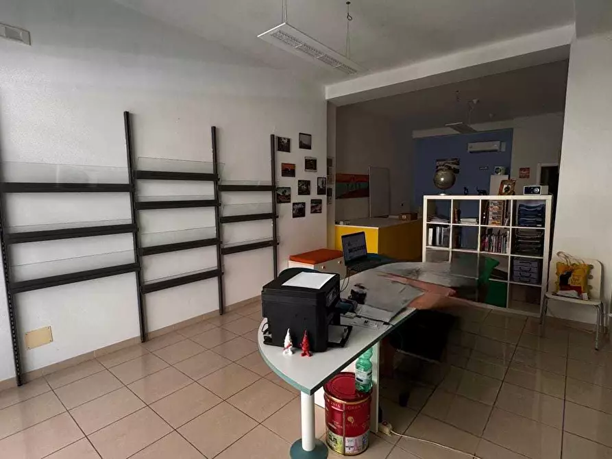 Immagine 5 di Locale commerciale in vendita  in via roma a Monopoli