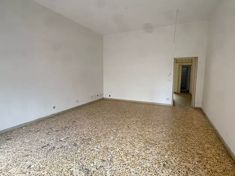 Immagine 3 di Loft/Open space in vendita  in Via Umberto I a Monopoli