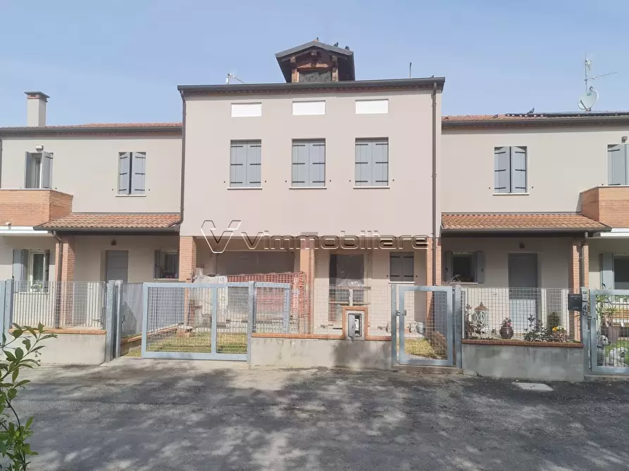Immagine 1 di Casa trifamiliare in vendita  a Borgo Veneto