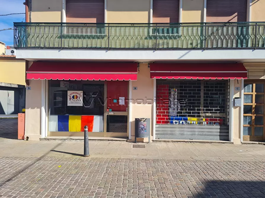 Immagine 1 di Locale commerciale in affitto  in via Roma a Noventa Vicentina