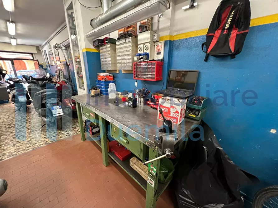 Immagine 9 di Attività artigianale in vendita  a Bologna