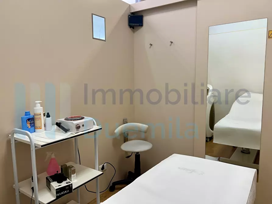 Immagine 8 di Attività artigianale in vendita  a Bologna