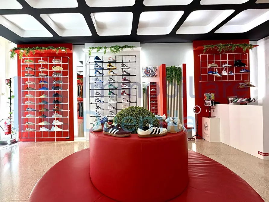 Immagine 7 di Attività commerciale in vendita  a Bologna