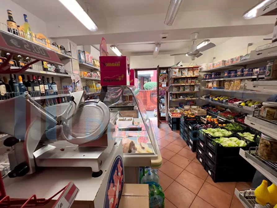 Immagine 6 di Locale commerciale in vendita  a Zola Predosa