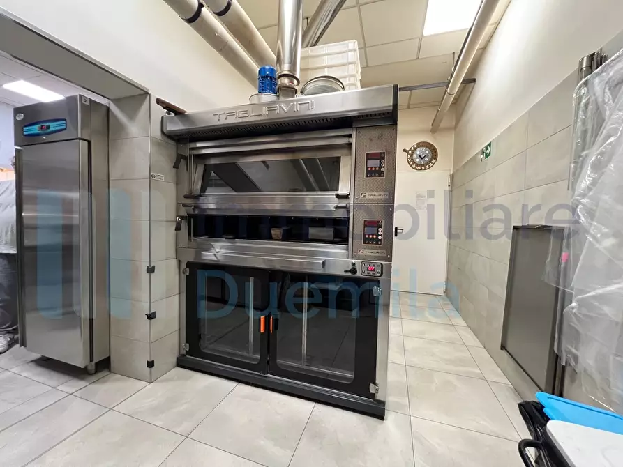 Immagine 16 di Attività artigianale in vendita  a Bologna