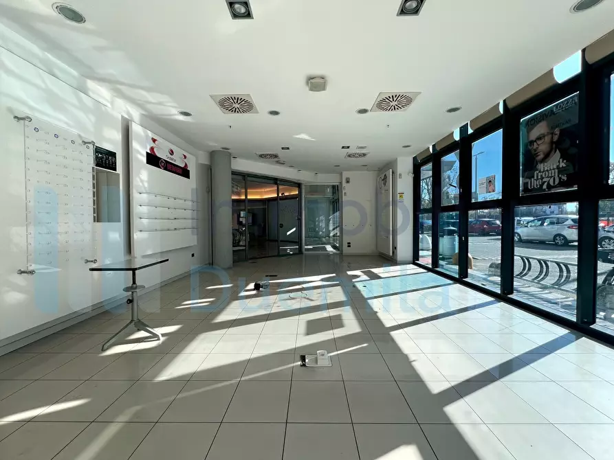 Immagine 2 di Locale commerciale in affitto  a Bologna