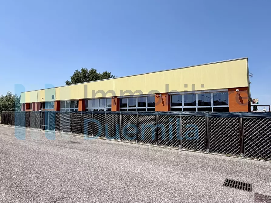 Immagine 31 di Locale commerciale in vendita  a Sant'agata Bolognese