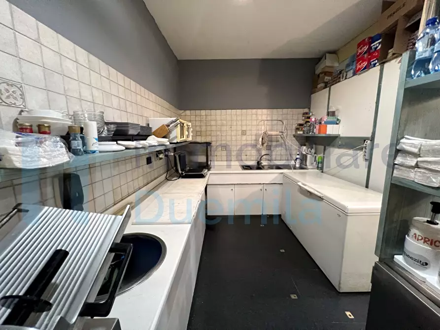 Immagine 16 di Tabaccheria in vendita  a Bologna