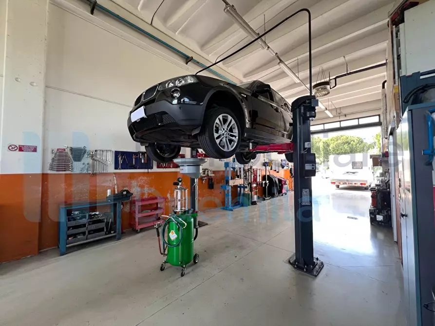 Immagine 5 di Attività artigianale in vendita  a Imola