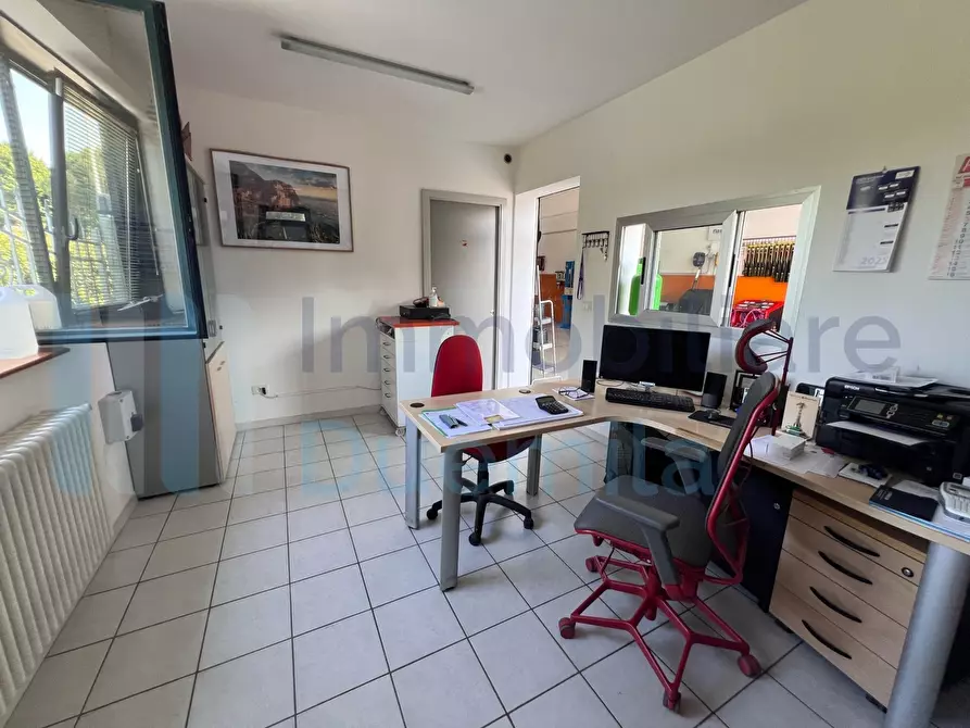 Immagine 15 di Attività artigianale in vendita  a Imola