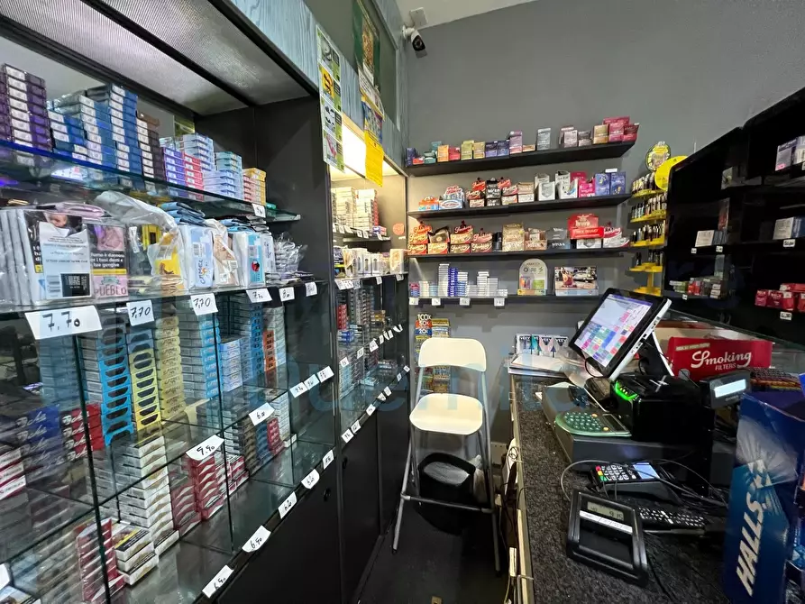 Immagine 15 di Tabaccheria in vendita  a Bologna