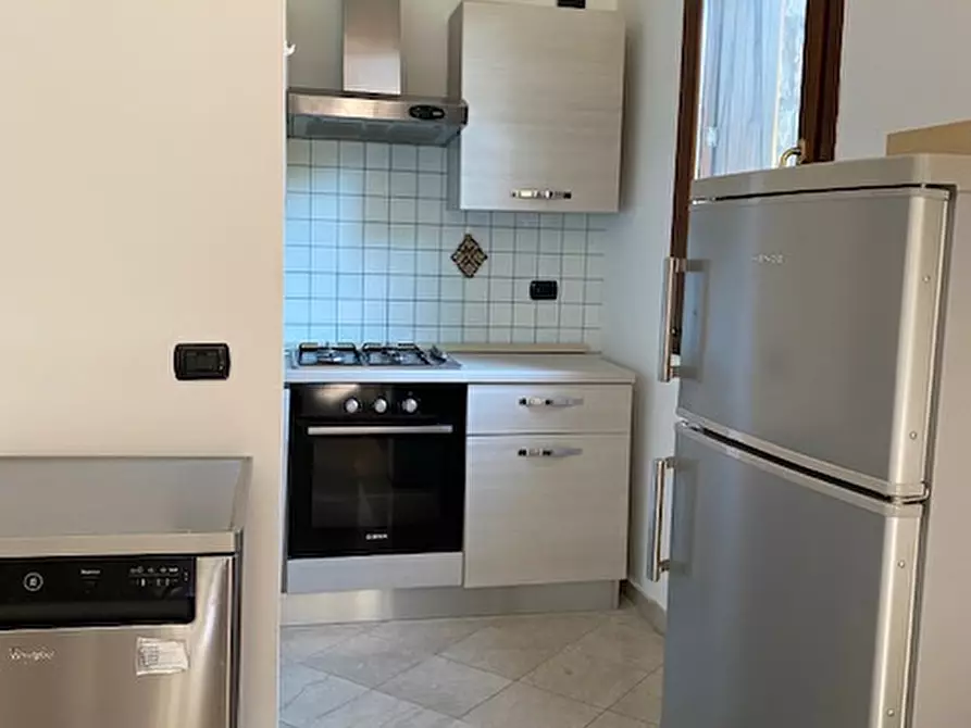 Immagine 10 di Bilocale in affitto  a Desenzano Del Garda