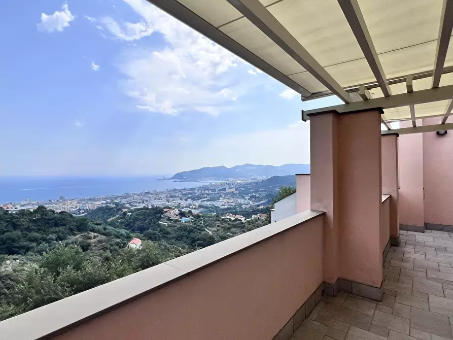 Immagine 35 di Villa in vendita  in Via Alla Strà a Savona