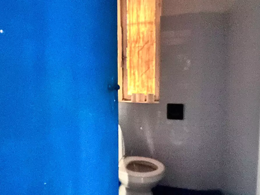 Immagine 8 di Locale commerciale in affitto  in Corso Tardy e Benech 26 R a Savona