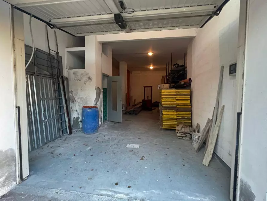 Immagine 1 di Garage in vendita  in Via Francesco Mignone a Savona