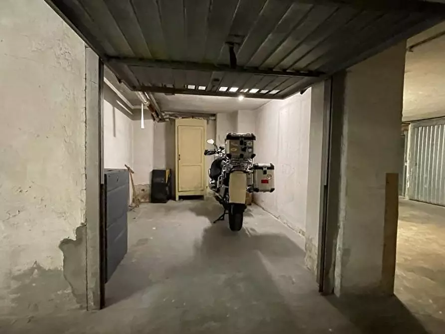 Immagine 1 di Garage in vendita  in Via Angelo Bevilacqua a Savona