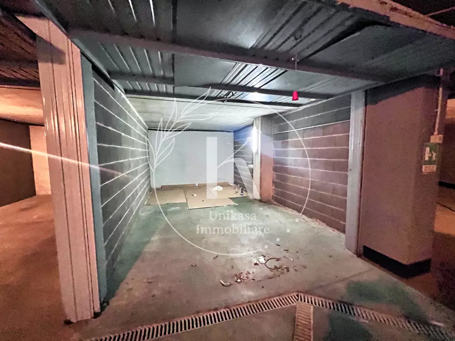 Immagine 4 di Garage in vendita  in via Mentana a Savona