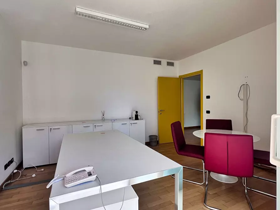 Immagine 4 di Ufficio in affitto  in Piazza Guido Rossa a Savona