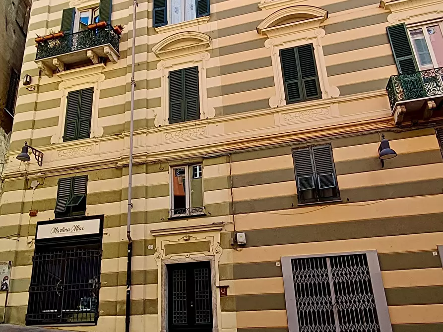Immagine 2 di Quadrilocale in vendita  in Piazza dei Consoli a Savona