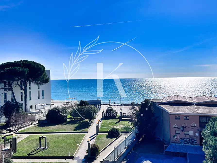 Immagine 1 di Pentalocale in vendita  in Corso Vittorio Veneto 54 a Savona