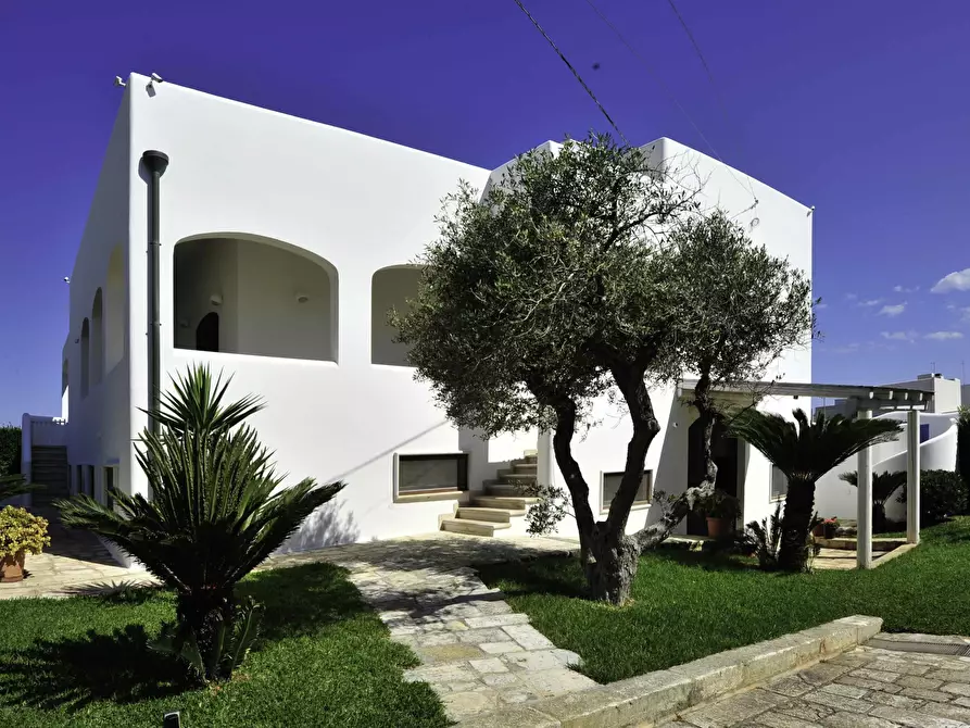 Immagine 1 di Villa in vendita  a Carovigno