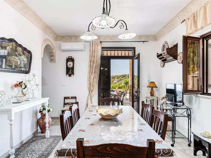 Immagine 30 di Villa in vendita  in Via Provinciale Martina Franca a Ostuni