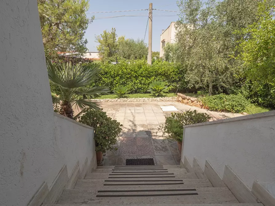 Immagine 15 di Villa in vendita  in Via del Procaccia 19 a Ostuni