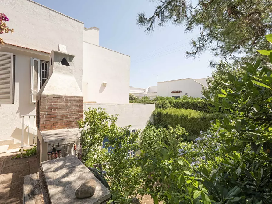 Immagine 10 di Villa in vendita  in Via del Procaccia 19 a Ostuni