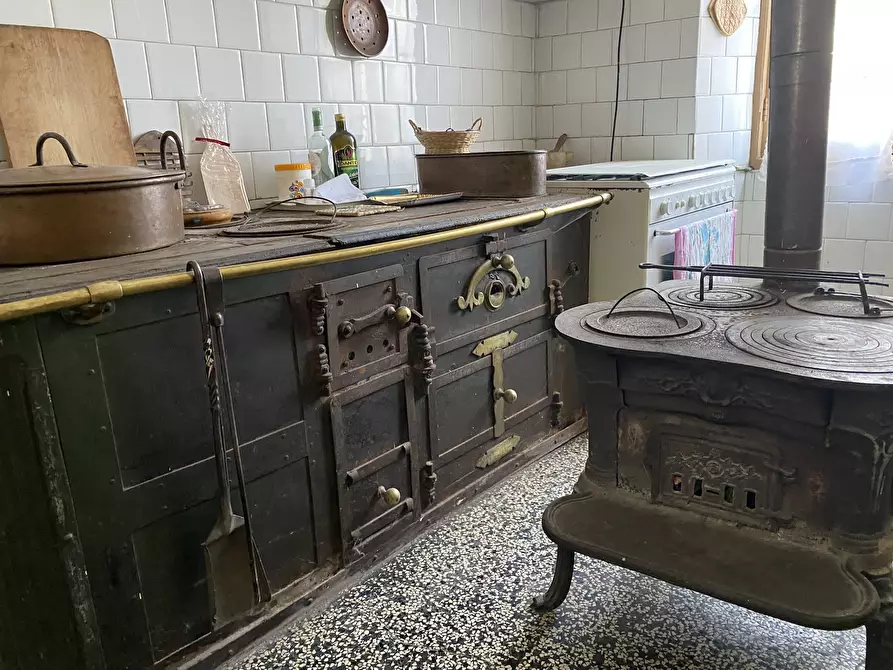 Immagine 15 di Palazzo in vendita  in Via Stefano Ramorino 3 a Urbe