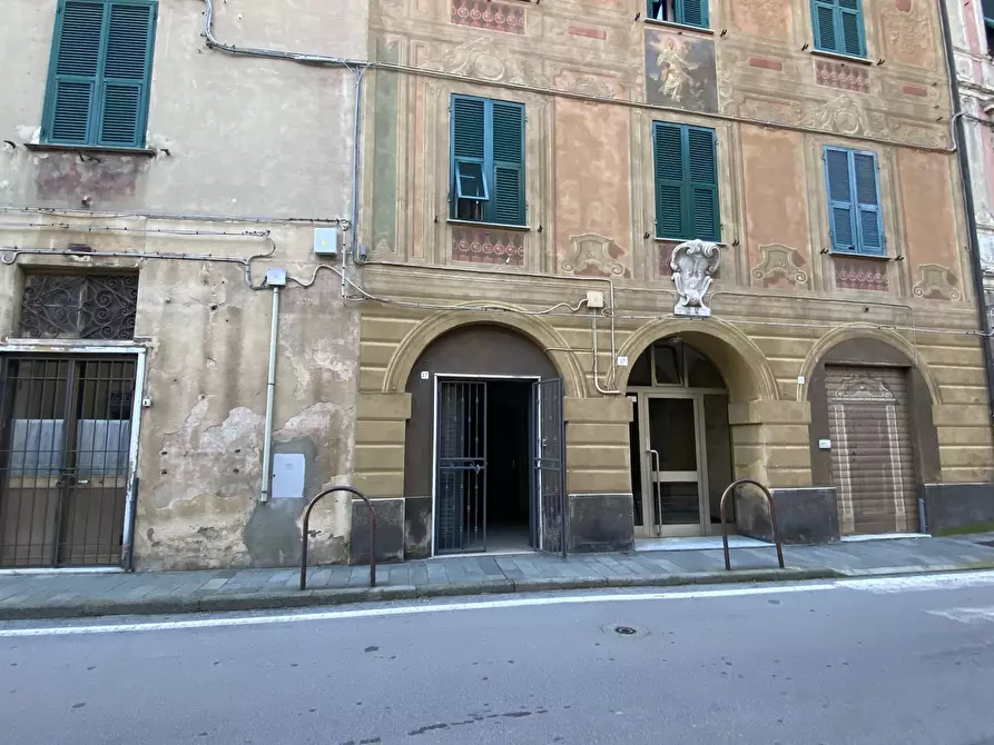 Immagine 4 di Locale commerciale in vendita  a Savona