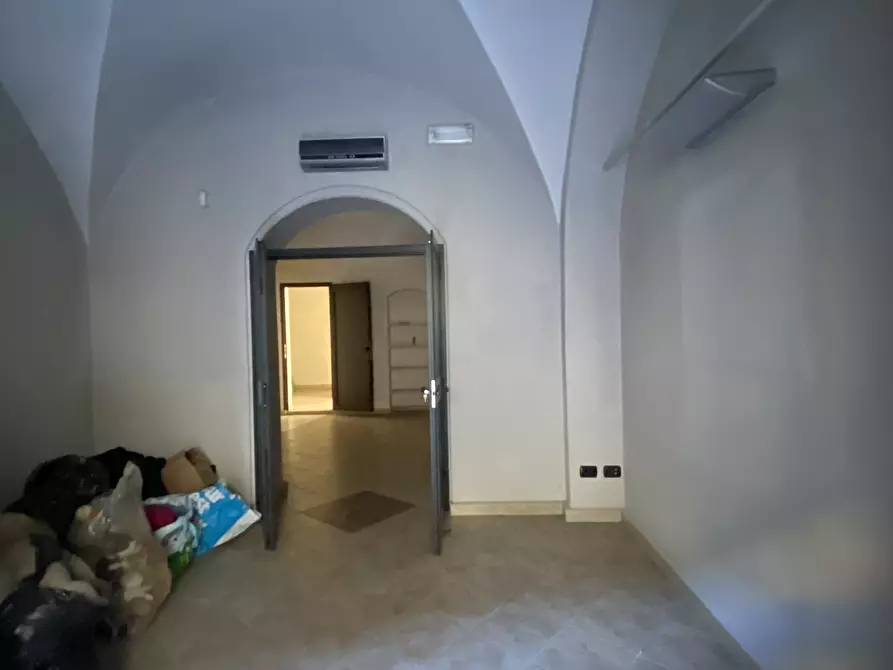 Immagine 3 di Locale commerciale in vendita  a Savona