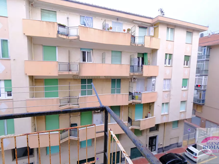 Immagine 4 di Trilocale in vendita  in Via Giuseppe Garibaldi 70 a Albisola Superiore