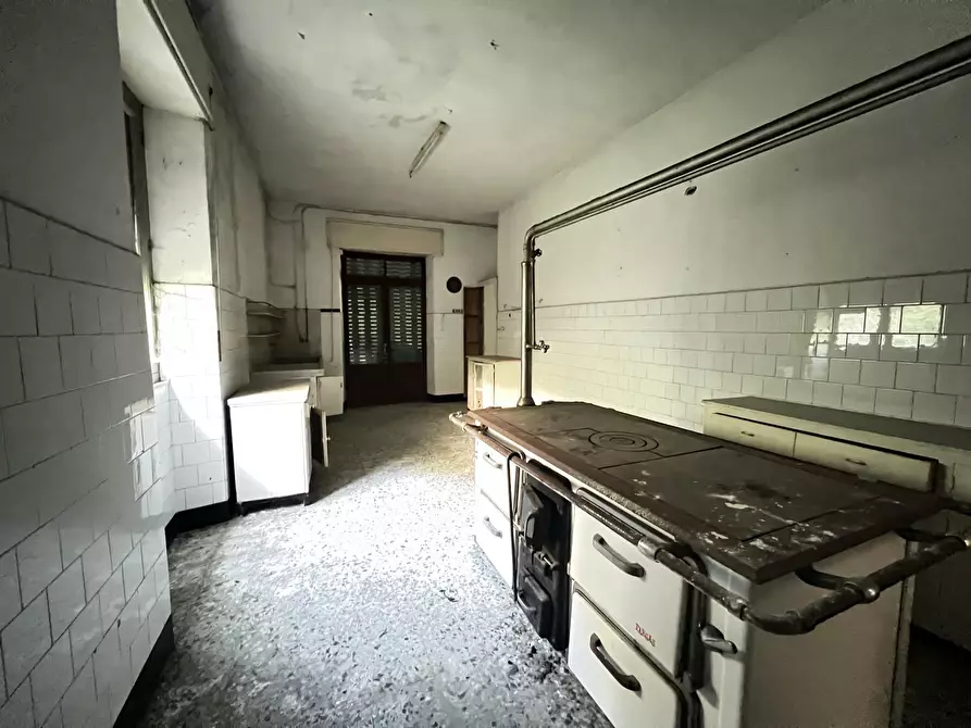 Immagine 6 di Palazzo in vendita  a Urbe