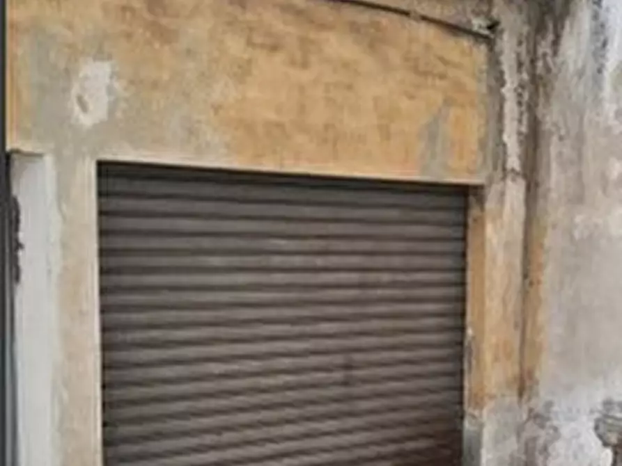 Immagine 1 di Garage in vendita  in Via Santhià 95 a Torino