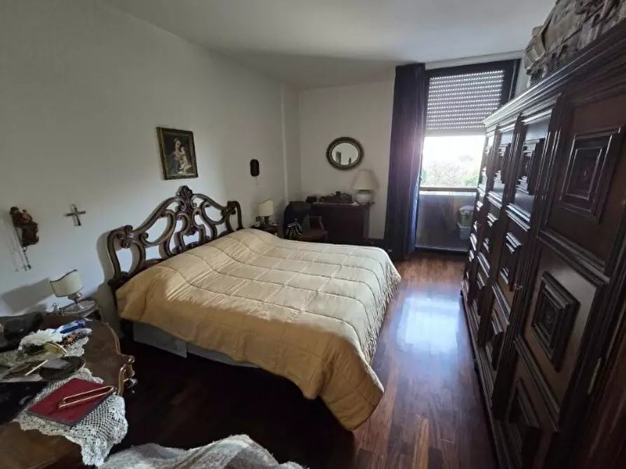 Immagine 5 di Pentalocale in vendita  in Via Emilio Salgari 461 a Genova