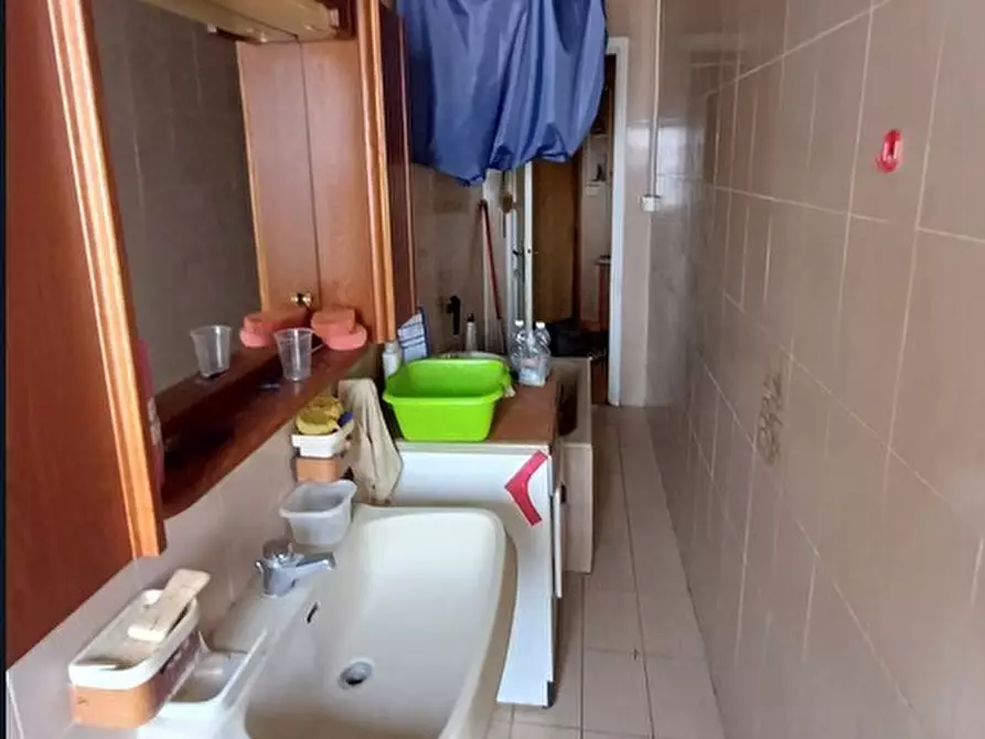 Immagine 7 di Pentalocale in vendita  in Via Beaulard 42 bis a Torino