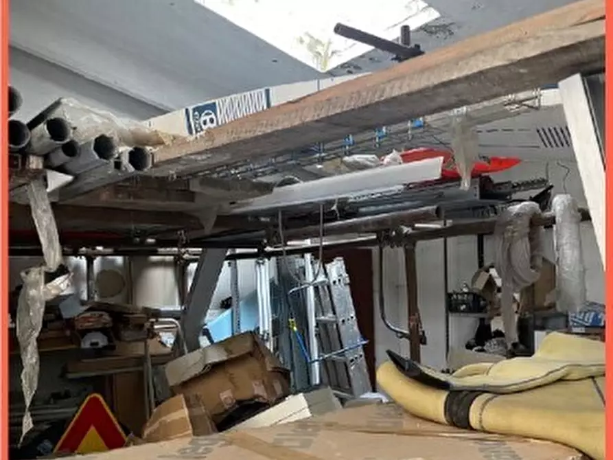 Immagine 7 di Magazzino in vendita  in Via Fereggiano 81 R a Genova