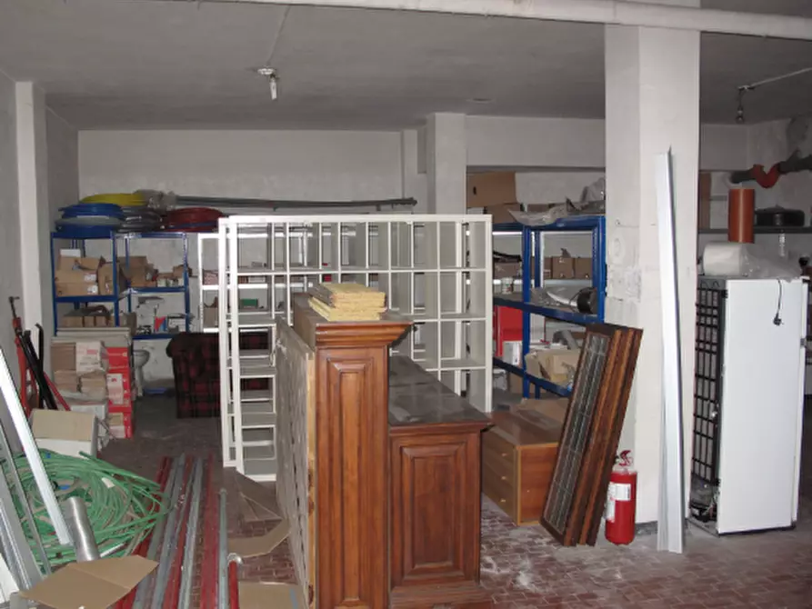 Immagine 4 di Magazzino in vendita  in Via Fratelli Canepa 48B a Serra Riccò