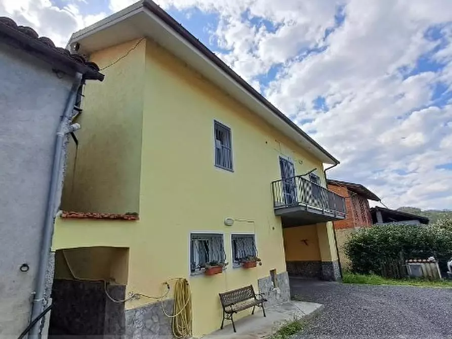 Immagine 1 di Villa in vendita  in Strada Ville 36 a Cairo Montenotte