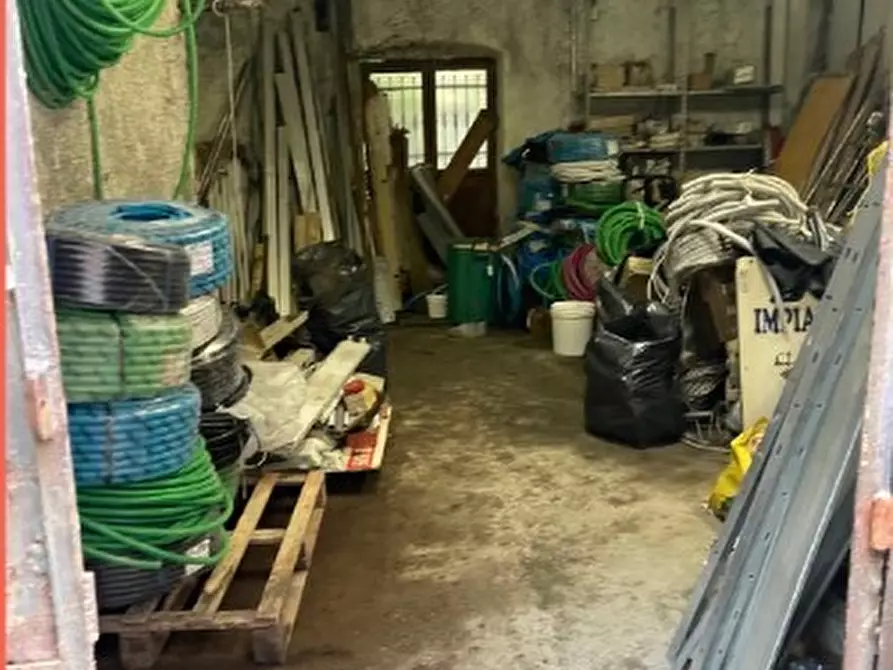 Immagine 3 di Magazzino in vendita  in Via Fereggiano 81 R a Genova