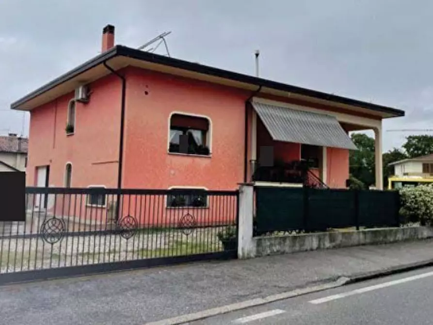 Immagine 1 di Villa in vendita  in Via Cesare Battisti 18 a Spresiano