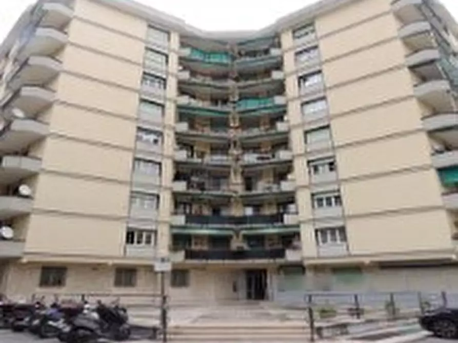 Immagine 1 di Pentalocale in vendita  in Via Apparizione 20 a Genova