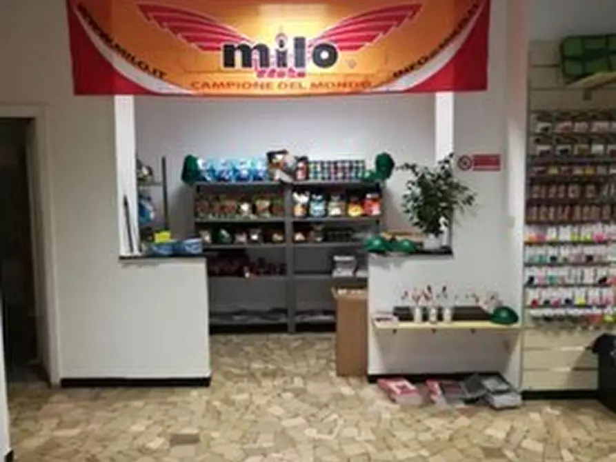 Immagine 6 di Locale commerciale in vendita  in Via Isorelle 40 a Savignone