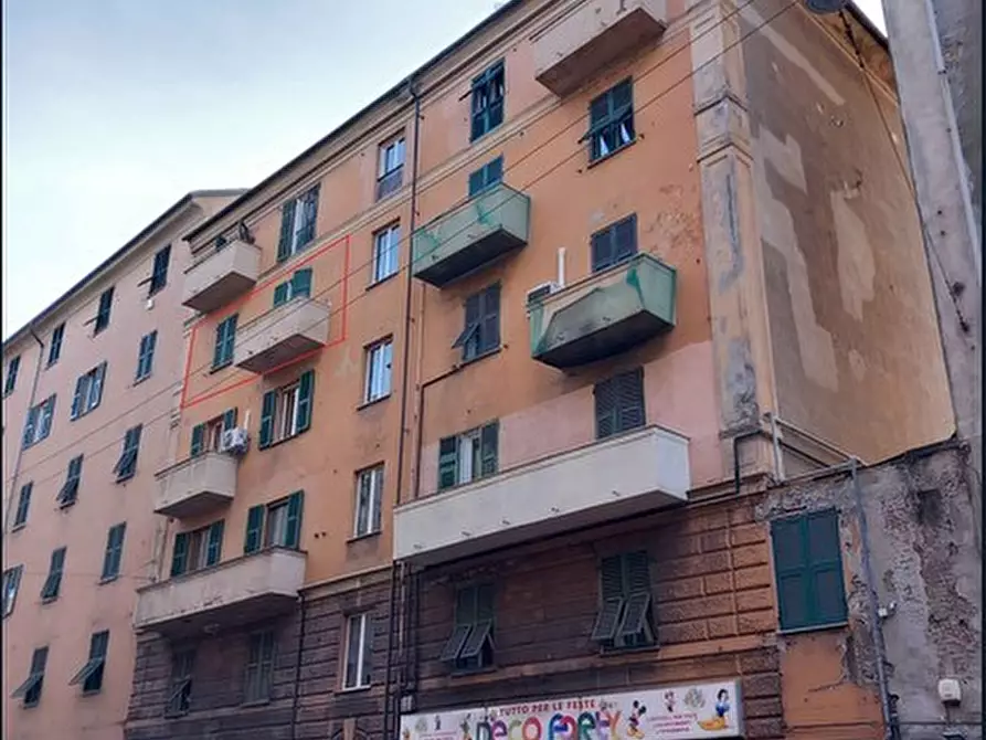 Immagine 1 di Pentalocale in vendita  in Via Walter Fillak 31 a Genova