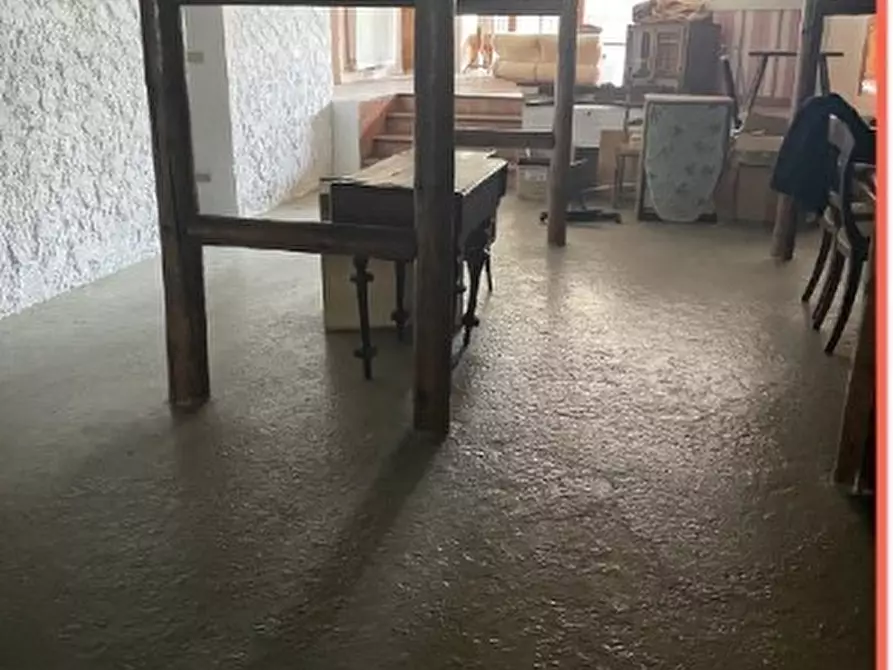 Immagine 6 di Locale commerciale in vendita  in Viale Emanuele Razzetti 29 a Santo Stefano D'aveto