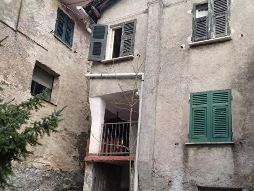 Immagine 1 di Villa in vendita  in Località Chiappa 4 a Valbrevenna
