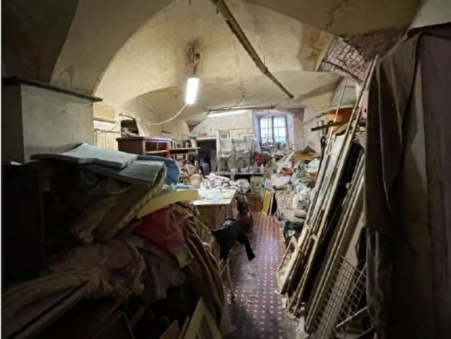 Immagine 4 di Locale commerciale in vendita  in Via Beata Chiara 12 R a Genova