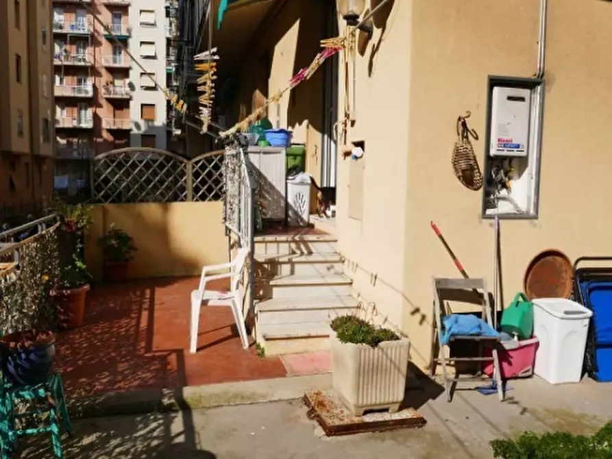 Immagine 9 di Pentalocale in vendita  in Via Zuccarello 85 a Genova